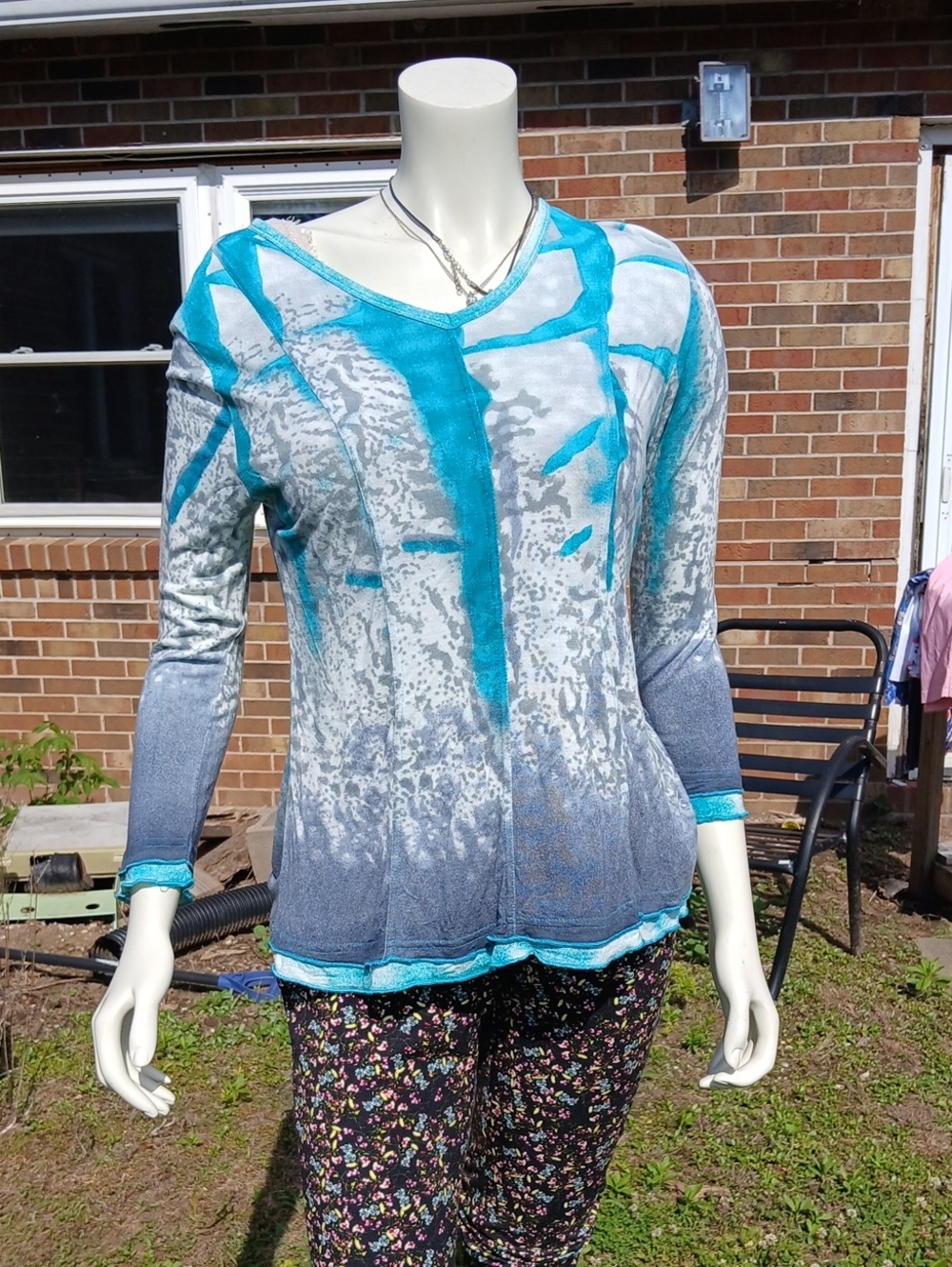 Patchington Blue & Gray Abstract V-Neck Lightweight Top Size Small